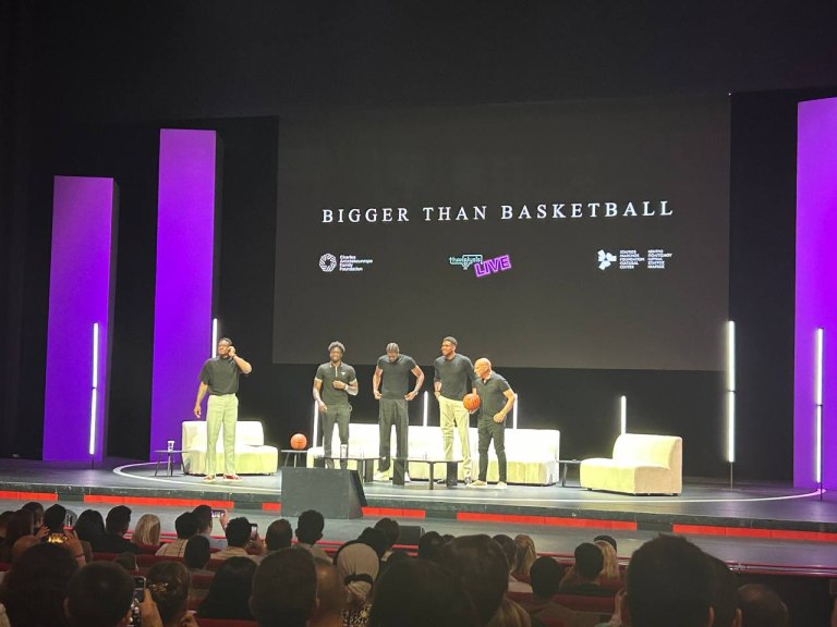 «Περισσότερο από μπάσκετ»: Η ιστορία των Αντετοκούνμπο είναι ένα μάθημα ζωής