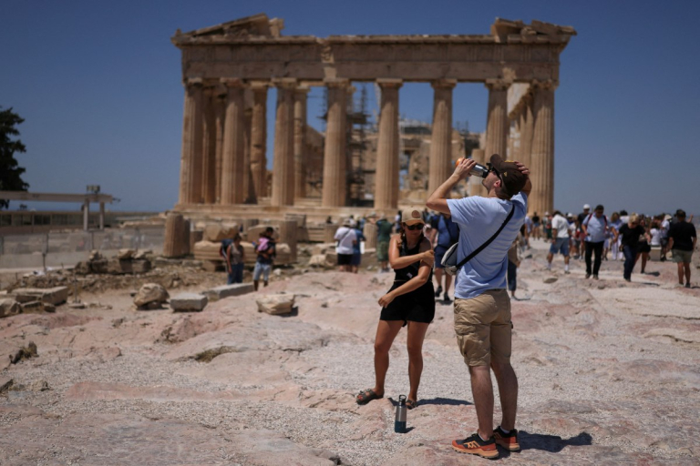 Καιρός: Νέο έκτακτο δελτίο για τον καύσωνα – Πού και πότε θα δούμε 42αρια