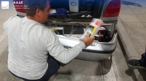 Έβγαλε λαβράκια η έρευνα της ΑΑΔΕ: Κατασχέθηκαν μετρητά, τσιγάρα και… μπακλαβάς στα τελωνεία