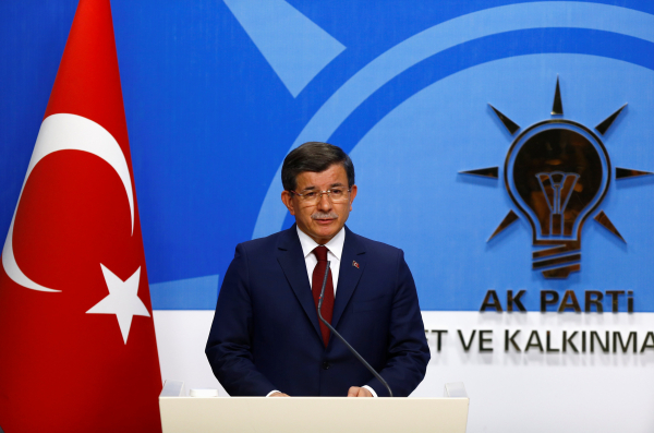 Αχμέτ Νταβούτογλου: Χρειάζεται ριζοσπαστική προσέγγιση στις σχέσεις Ελλάδας – Τουρκίας