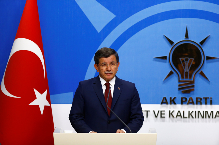 Αχμέτ Νταβούτογλου: Χρειάζεται ριζοσπαστική προσέγγιση στις σχέσεις Ελλάδας – Τουρκίας