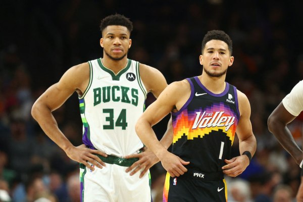 Ο Μπούκερ υπογράφει συμβόλαιο 150.000.000 δολαρίων για δύο χρόνια – Ο Αντετοκούνμπο και οι πιο ακριβοπληρωμένοι όλων των εποχών