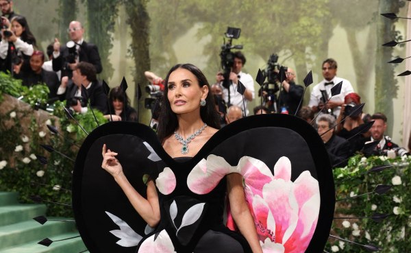 Η Ντέμι Μουρ αναπολεί το εμβληματικό της εξώφυλλο στο Vanity Fair του 1991