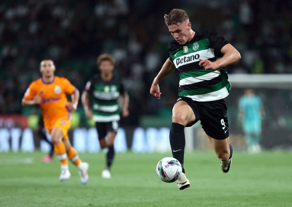 Πανό και συνθήματα εναντίον του Γκιόκερες από τους οπαδούς της Σπόρτινγκ Λισαβόνας