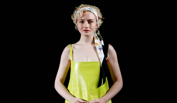 Η Τζούλια Γκάρνερ για τις αντιδράσεις που πυροδότησε η γυναικεία εκδοχή του «Silver Surfer»