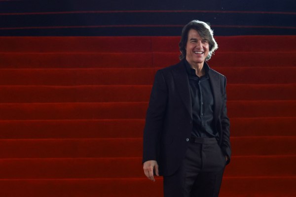 «Τον σιχαίνομαι τον μπάσταρδο»: Ο Τομ Κρουζ πάει σε live των Oasis έχοντας ξεχάσει τα λόγια των αδερφών Γκάλαχερ