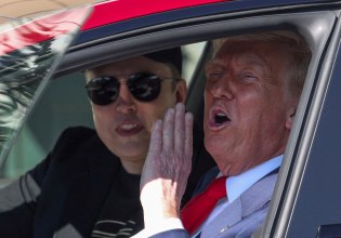 Τραμπ: Απειλεί να κόψει τα κονδύλια στις εταιρείες του Μασκ – «Χωρίς επιδοτήσεις θα το κλείσει το μαγαζί»