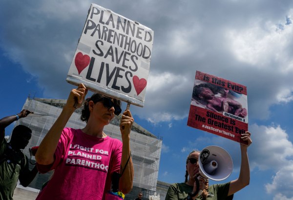 Οι Αμερικανοί επιμένουν στο δικαίωμα στην άμβλωση, 3 χρόνια μετά την απόφαση του Ανώτατου Δικαστηρίου