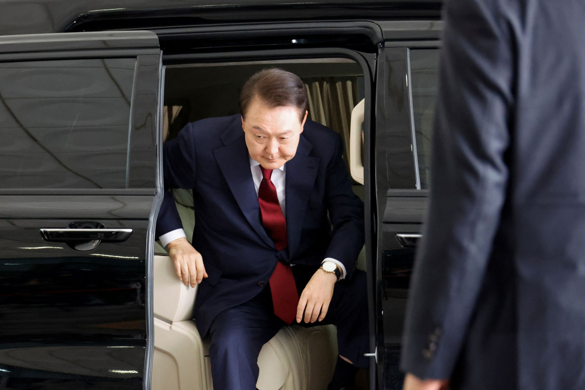 Νότια Κορέα: Οι ειδικοί εισαγγελείς κατέθεσαν αίτημα για την προφυλάκιση του πρώην προέδρου Γιουν