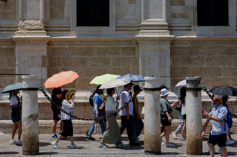 Ευρώπη: Κραυγή αγωνίας από πολλές πόλεις για τον υπερτουρισμό –  Τα νέα μέτρα