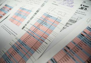 Με την ψήφο του Βανς πέρασε το «μεγάλο και ωραίο» φορολογικό νομοσχέδιο του Τραμπ