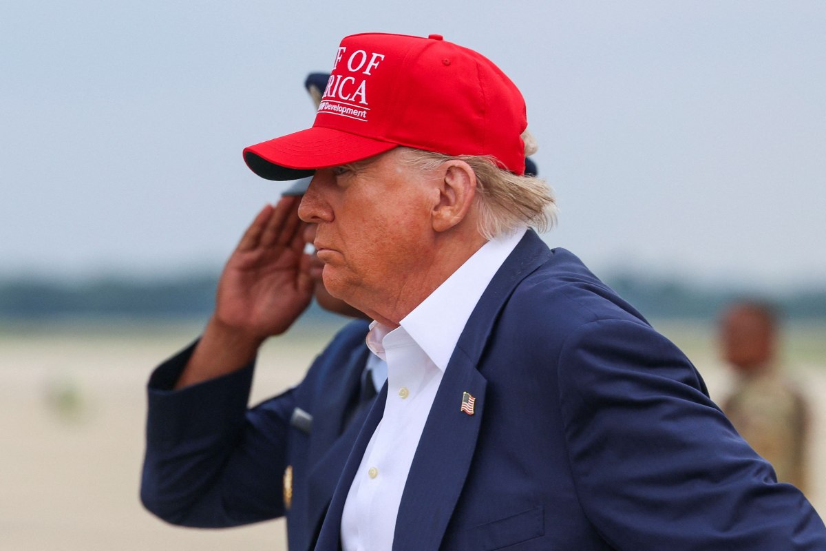 ΗΠΑ: Ο Τραμπ λέει ότι θα «εξετάσει» την απέλαση του Μασκ, καθώς η διαμάχη αναζωπυρώθηκε [βίντεο]