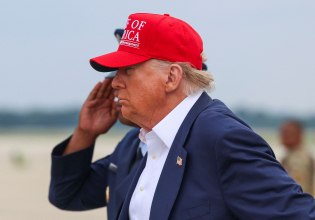 ΗΠΑ: Ο Τραμπ λέει ότι θα «εξετάσει» την απέλαση του Μασκ, καθώς η διαμάχη αναζωπυρώθηκε [βίντεο]