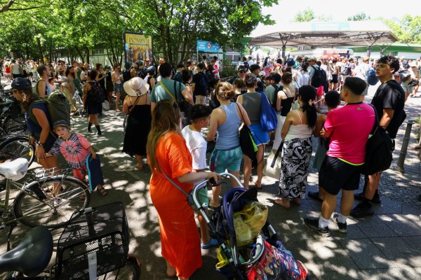 Καύσωνας στην Ευρώπη: Νεκροί στη Γαλλία και την Ισπανία – Διαρκείς προειδοποιήσεις στους πολίτες να προσέχουν