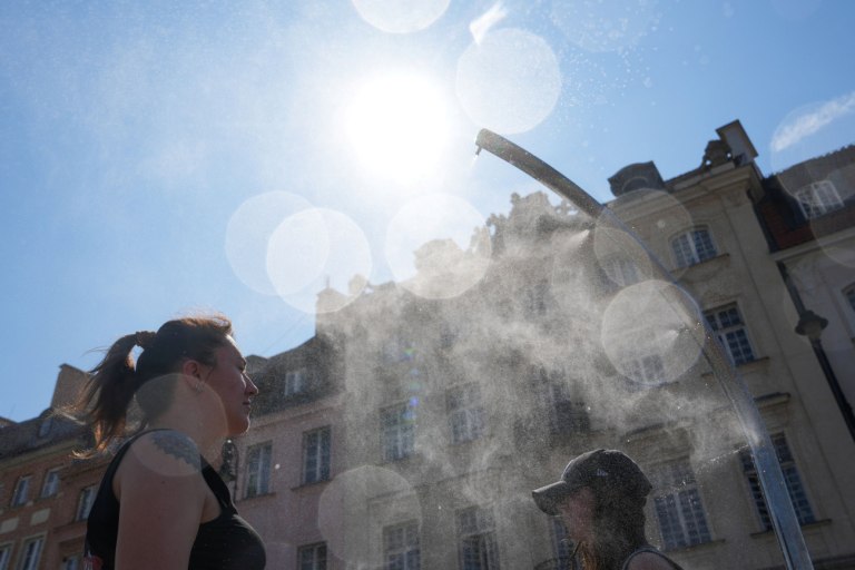 Ευρώπη: Ανησυχία προκαλεί ο «σιωπηλός δολοφόνος» – Εκατοντάδες θύματα άφησε πίσω ο πρώτος καύσωνας του 2025