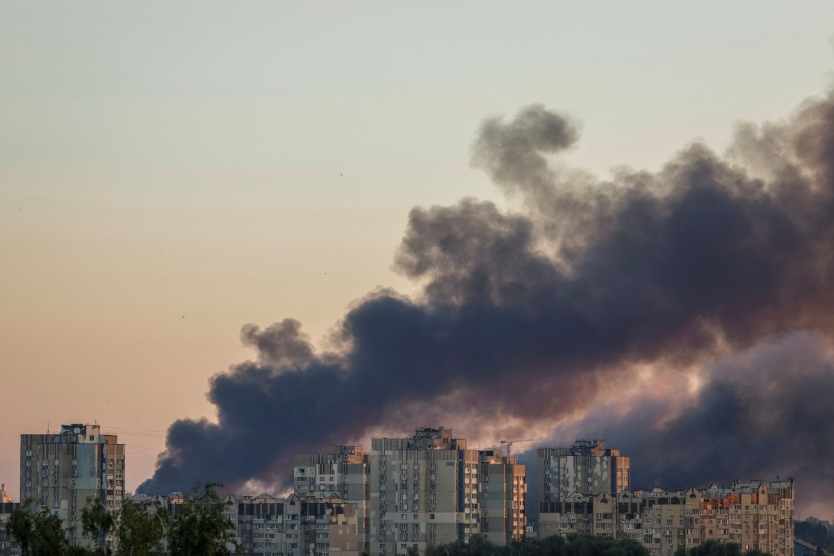 Ουκρανία: Σφοδρή επίθεση στο Κίεβο με 14 τραυματίες – Μία γυναίκα νεκρή σε ρωσική περιφέρεια