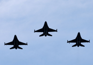 ΗΠΑ: F-16 αναχαίτισε πολιτικό αεροπλάνο γιατί πλησίασε το γήπεδο γκολφ του Τραμπ!