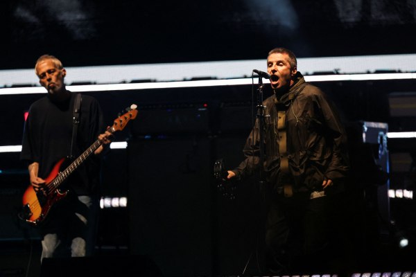 Οι Oasis έπαιξαν το «Wonderwall» και το «Live Forever» στην πρώτη τους συναυλία μετά από 16 χρόνια