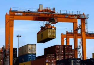 Λήγει το τελεσίγραφο Τραμπ για τους δασμούς – Έρχεται η «λυπητερή» για την ΕΕ