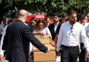 Ντιόγκο Ζότα: Απέραντη θλίψη στην κηδεία του ποδοσφαιριστή της Λίβερπουλ και του αδερφού του Αντρέ Σίλβα (vid, pics)