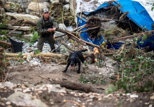 Τέξας: «Δύο συμμαθήτριες των παιδιών μου αγνοούνταν και η μία βρέθηκε νεκρή» λέει Έλληνας για τις φονικές πλημμύρες