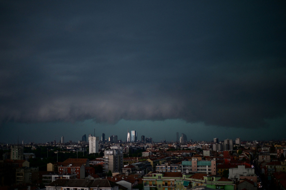 Ιταλία: Μετά τον καύσωνα, χαλάζι και βροχές στο Μιλάνο – Μια γυναίκα νεκρή