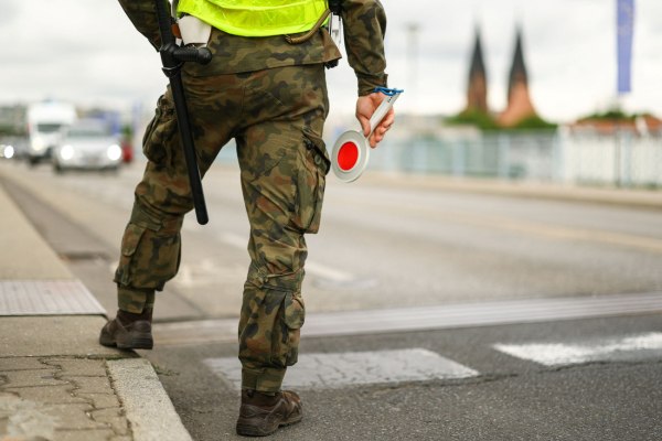 Η Πολωνία, το μεταναστευτικό και οι ακροδεξιοί «υπερασπιστές των συνόρων»