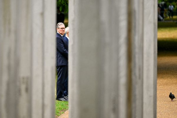 «Αντάρτικο» βουλευτών, ακροδεξιά, ΕΕ και Τραμπ – Ο Κιρ Στάρμερ σε «Συμπληγάδες» στη μετά Brexit Βρετανία