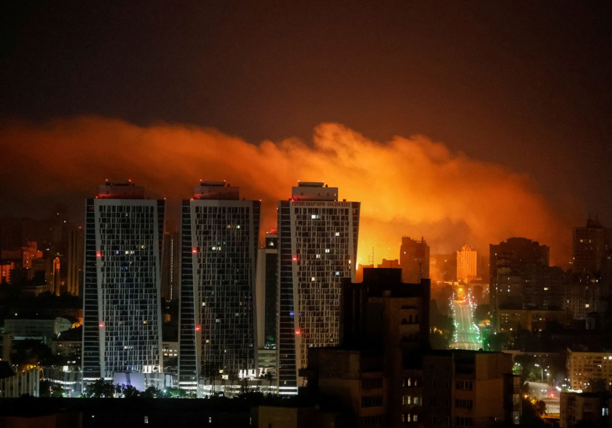 Ζελένσκι: Η Ρωσία εκτόξευσε 18 πυραύλους και 400 drones εναντίον της Ουκρανίας στη διάρκεια της νύκτας