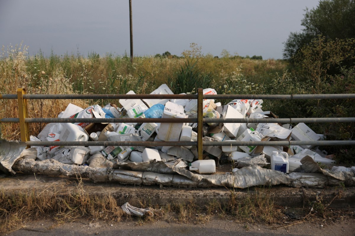 Αποκάλυψη Reuters για παράνομα φυτοφάρμακα στην Ελλάδα – Κίνδυνος για το περιβάλλον και την υγεία