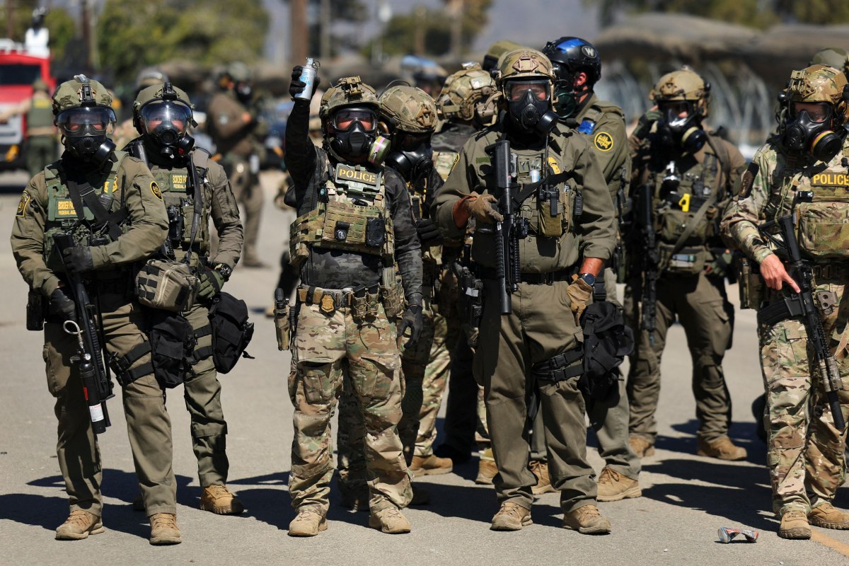 ΗΠΑ: ICE εναντίον φάρμας κάνναβης στην Καλιφόρνια – Δακρυγόνα και συλλήψεις [βίντεο]