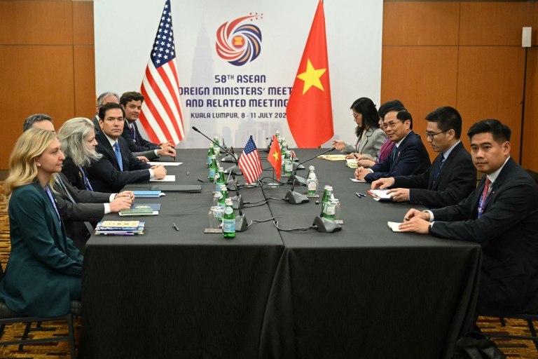 Συνάντηση των υπουργών Εξωτερικών ΗΠΑ-Κίνας – Πιθανή σύνοδος κορυφής Τραμπ-Σι