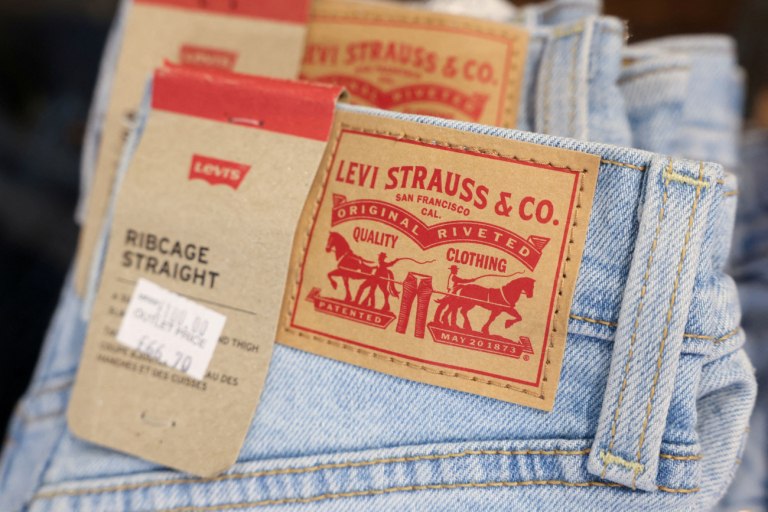 Levi Strauss: Στρατηγική μείωσης προϊόντων για μείωση κόστους λόγω δασμών