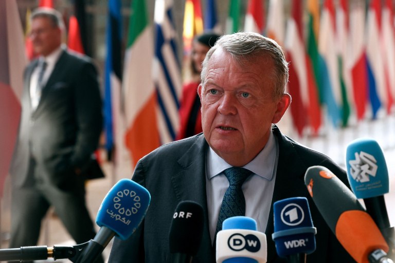 Μαστίγιο και καρότο: Πώς απαντά η Ευρώπη στους δασμούς Τραμπ