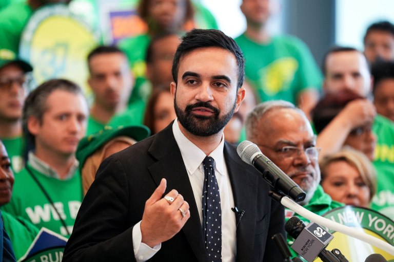 ΗΠΑ: Η κρίση του Δημοκρατικού Κόμματος και η πρόκληση του Ζοράν Μαμντάνι