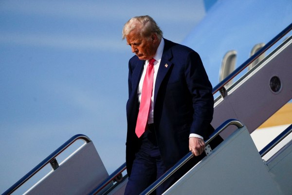 Πώς τα πρησμένα κάτω άκρα του Τραμπ αποτελούν «καμπανάκι» για εκατομμύρια άτομα παγκοσμίως