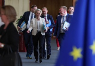 Δασμοί: Η ΕΕ προετοιμάζει σχέδιο αντιποίνων – Ορατός ο κίνδυνος να μην υπάρξει συμφωνία με τον Τραμπ