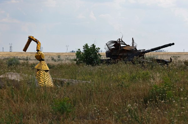 Ουκρανία: Ρωσικός βομβαρδισμός στην Ντομπροπίλια – Το Κίεβο έτοιμο για συνομιλίες με τη Μόσχα
