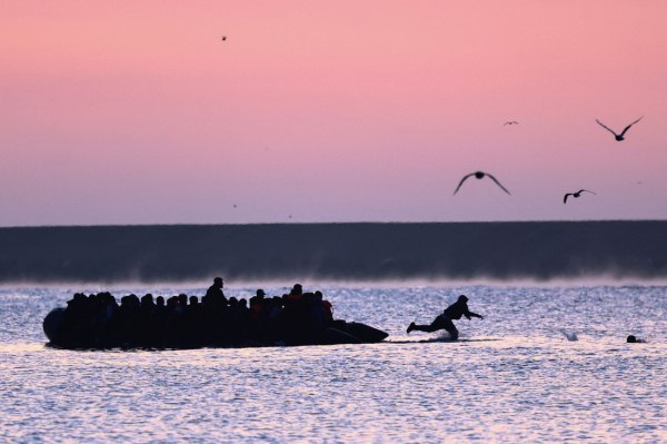 Μετανάστες: Τα πλήγματα σε οικονομία και δημογραφικό αν κυριαρχήσει η αντιμεταναστευτική ρητορική