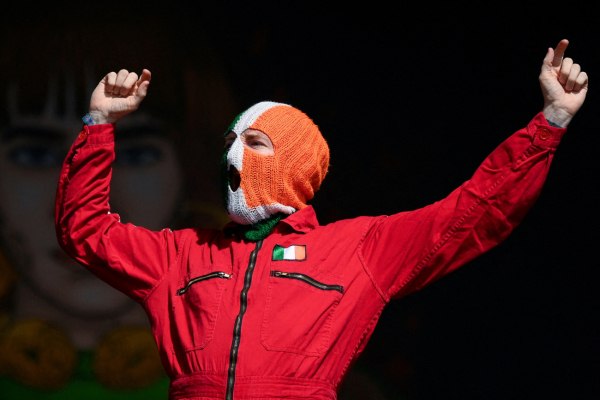 Τέλος οι έρευνες της αστυνομίας για τους Kneecap- «Δεν υπάρχουν επαρκή στοιχεία για να υπάρξει καταδίκη»