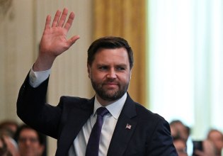 Ο αντιπρόεδρος των ΗΠΑ συναντήθηκε με τον Μέρντοχ πριν το άρθρο για τους Τραμπ – Επστάιν