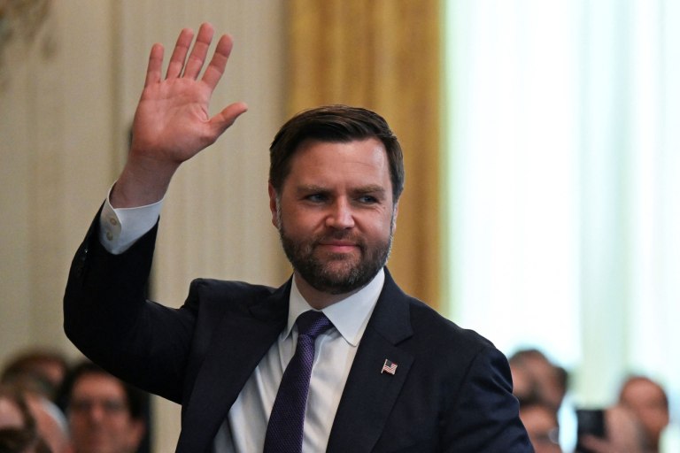 Ο αντιπρόεδρος των ΗΠΑ συναντήθηκε με τον Μέρντοχ πριν το άρθρο για τους Τραμπ – Επστάιν