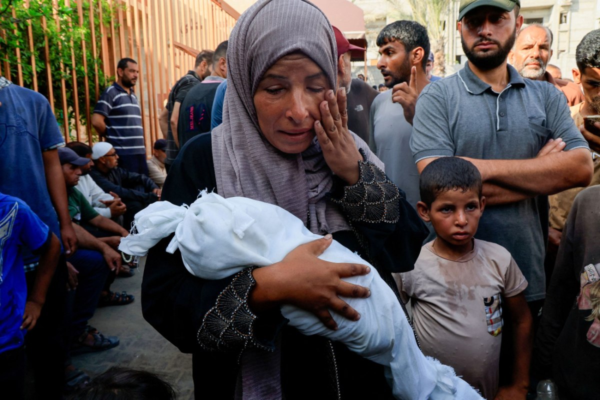 Γάζα: Το Ισραήλ βομβάρδισε σκηνές εκτοπισμένων – Ξεκλήρισε οικογένεια
