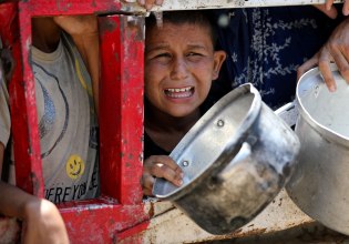 Γάζα: «Γιατροί λιποθυμούν από την πείνα – Καταρρέουν και οι τελευταίες γραμμές ζωής» – Συναγερμός από ΟΗΕ