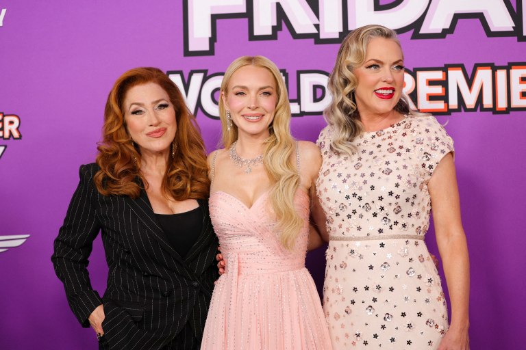 Το reunion της Λίντσεϊ Λόχαν με τους «Δίδυμους μπελάδες» σχεδόν τρεις δεκαετίες αργότερα