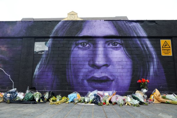 Επιστρέφει σπίτι του: Με πομπή η σορός του Όζι Όσμπορν στο Μπέρμιγχαμ και η πόλη είναι στο πόδι