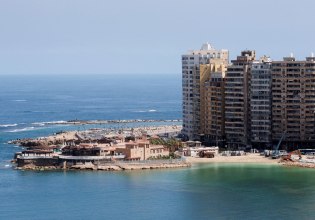 Η πόλη του Μεγάλου Αλεξάνδρου απειλείται από την κλιματική αλλαγή – Της επιτίθενται η θάλασσα και η άμμος