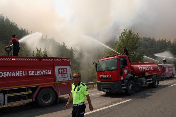 Τουρκία: Φλόγες «κατάπιαν» δασικές εκτάσεις στην Προύσα – Χιλιάδες άνθρωποι εγκατάλειψαν τα σπίτια τους