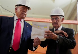 O Τραμπ κατηγόρησε στον αέρα τον Πάουελ για παρατυπίες και ο τελευταίος τον αποστόμωσε [βίντεο]