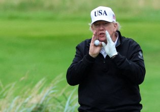 Σκωτία: Τραμπ και Ούρσουλα φον ντερ Λάιεν συναντιούνται για να καταλήξουν σε εμπορική συμφωνία ΗΠΑ-ΕΕ